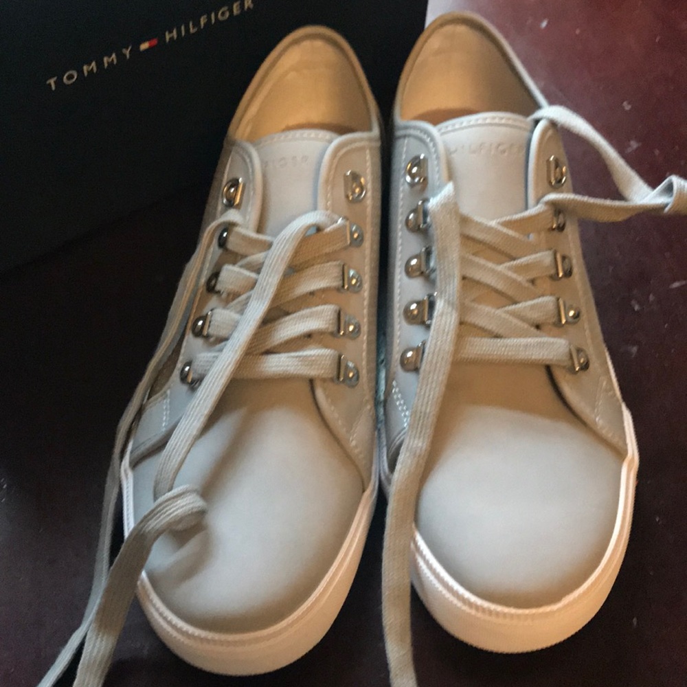 Sneakers - Picture 4 of 10